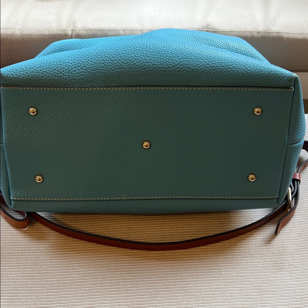 Gorgeous Dooney and Bourke bag - Picture 4 of 8